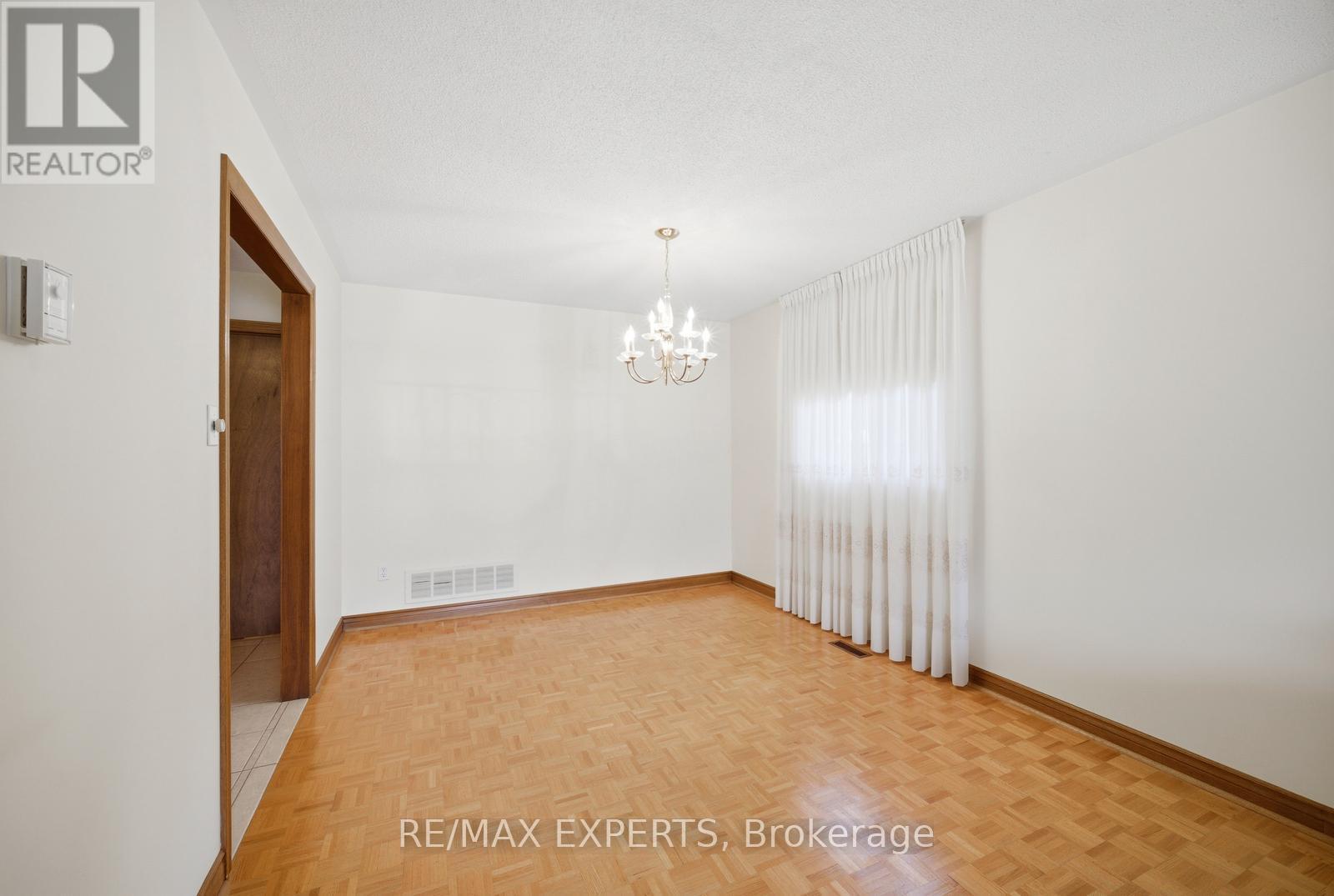 92 Mapes Avenue, Vaughan, Ontario  L4L 8R9 - Photo 4 - N12983846