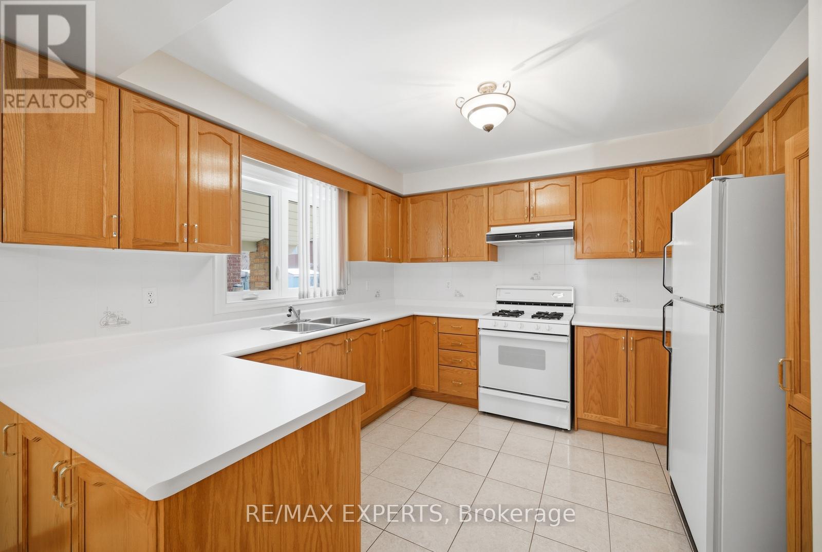 92 Mapes Avenue, Vaughan, Ontario  L4L 8R9 - Photo 8 - N12983846