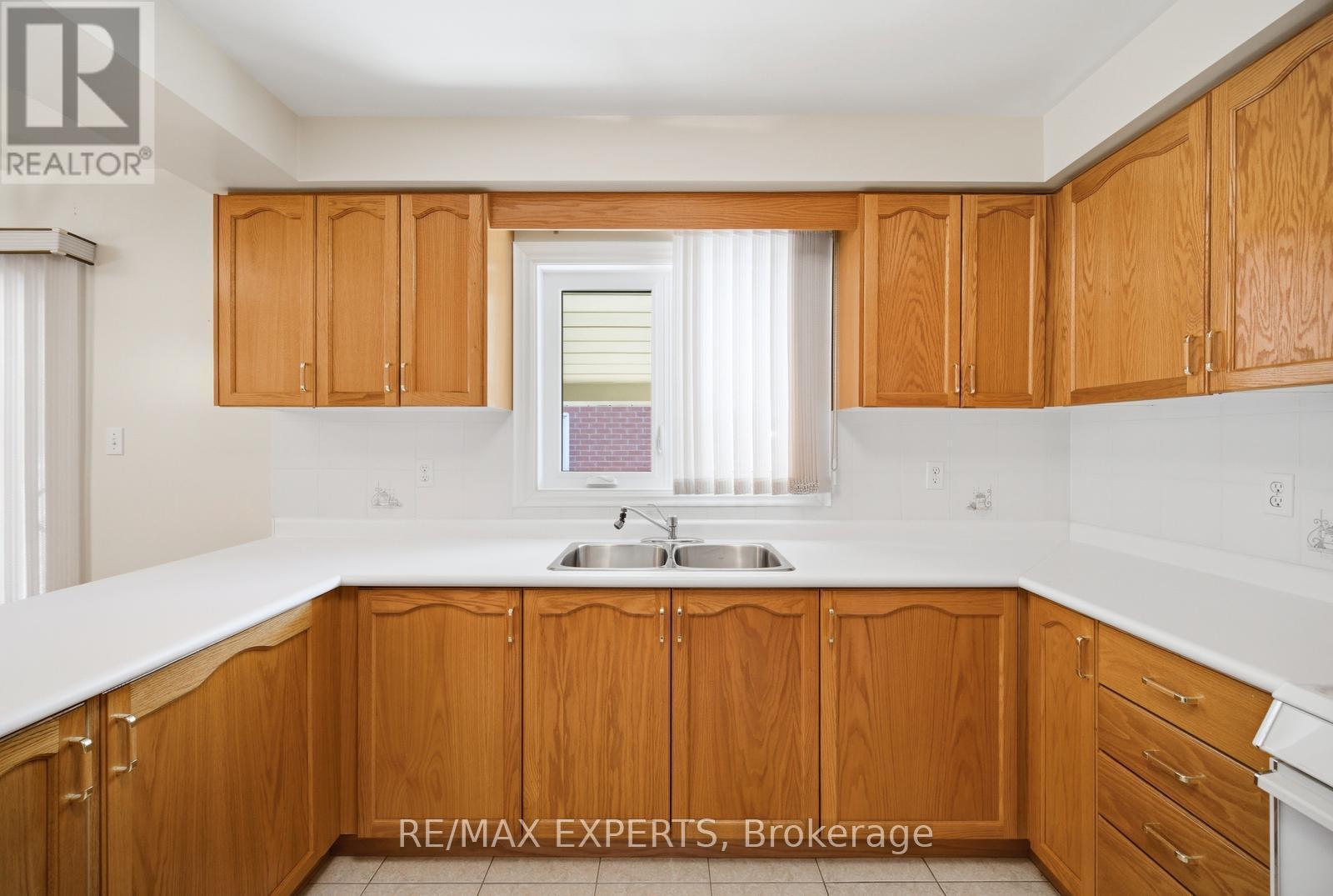 92 Mapes Avenue, Vaughan, Ontario  L4L 8R9 - Photo 9 - N12983846