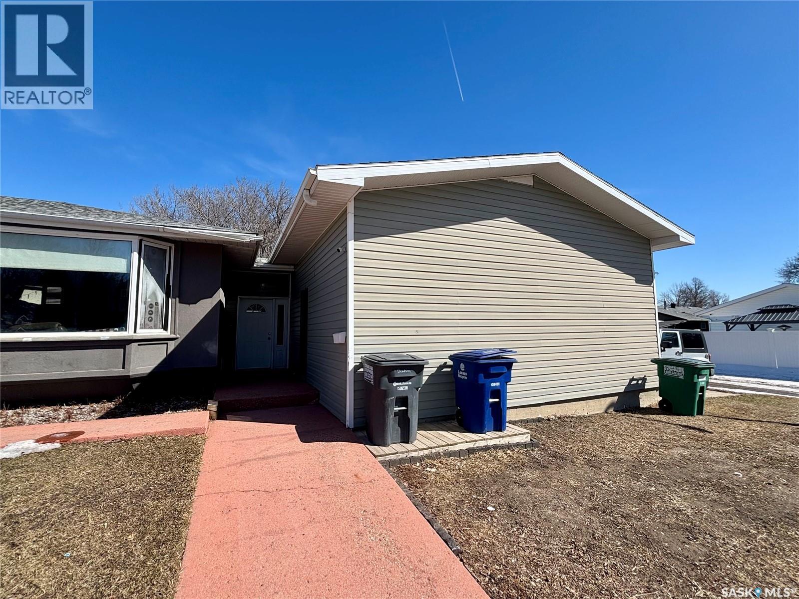 1 Davidson Crescent, Saskatoon, Saskatchewan  S7L 3Z9 - Photo 2 - SK032565