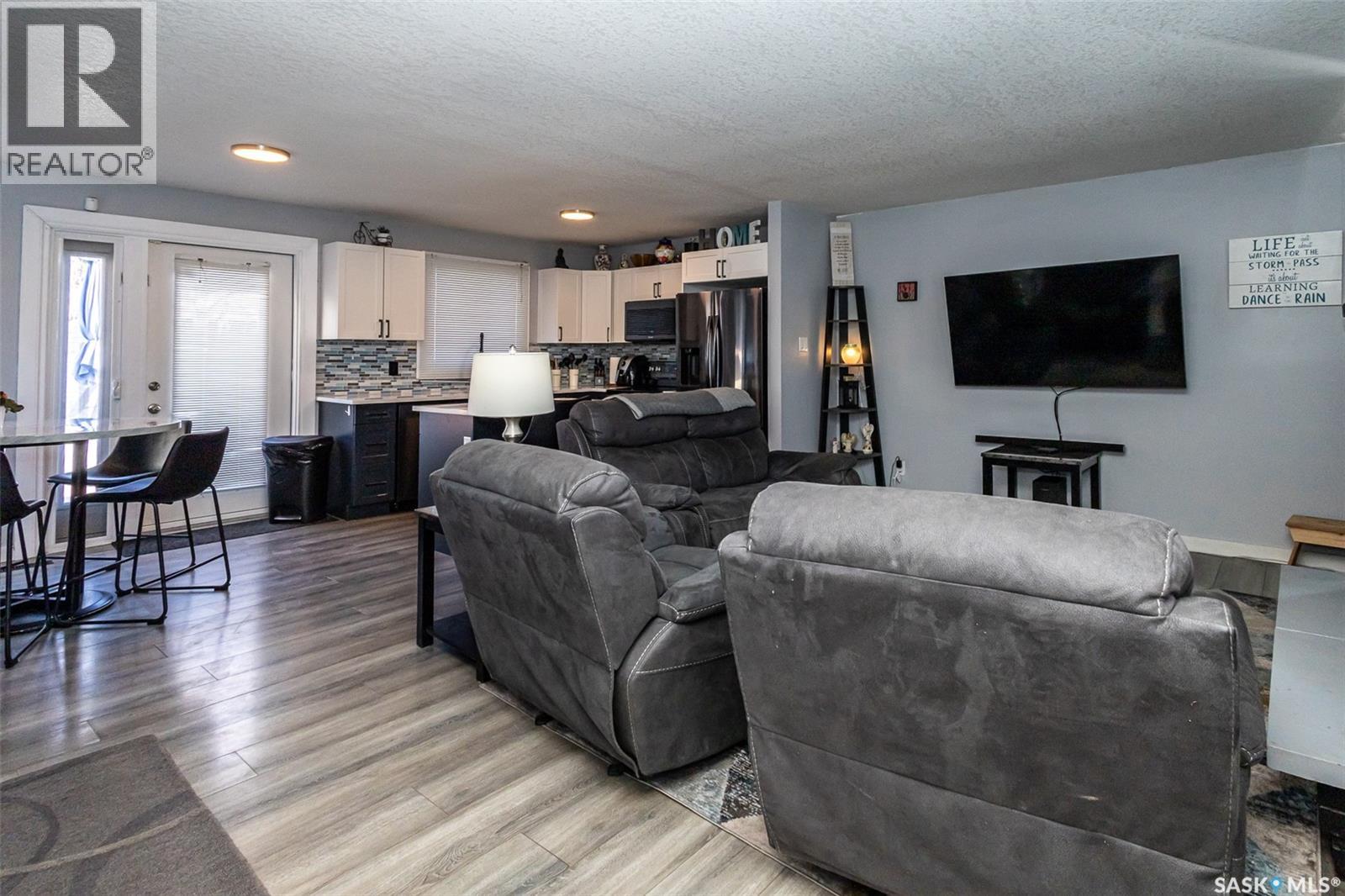 6 Diggle Place, Saskatoon, Saskatchewan  S7M 4J9 - Photo 2 - SK032543