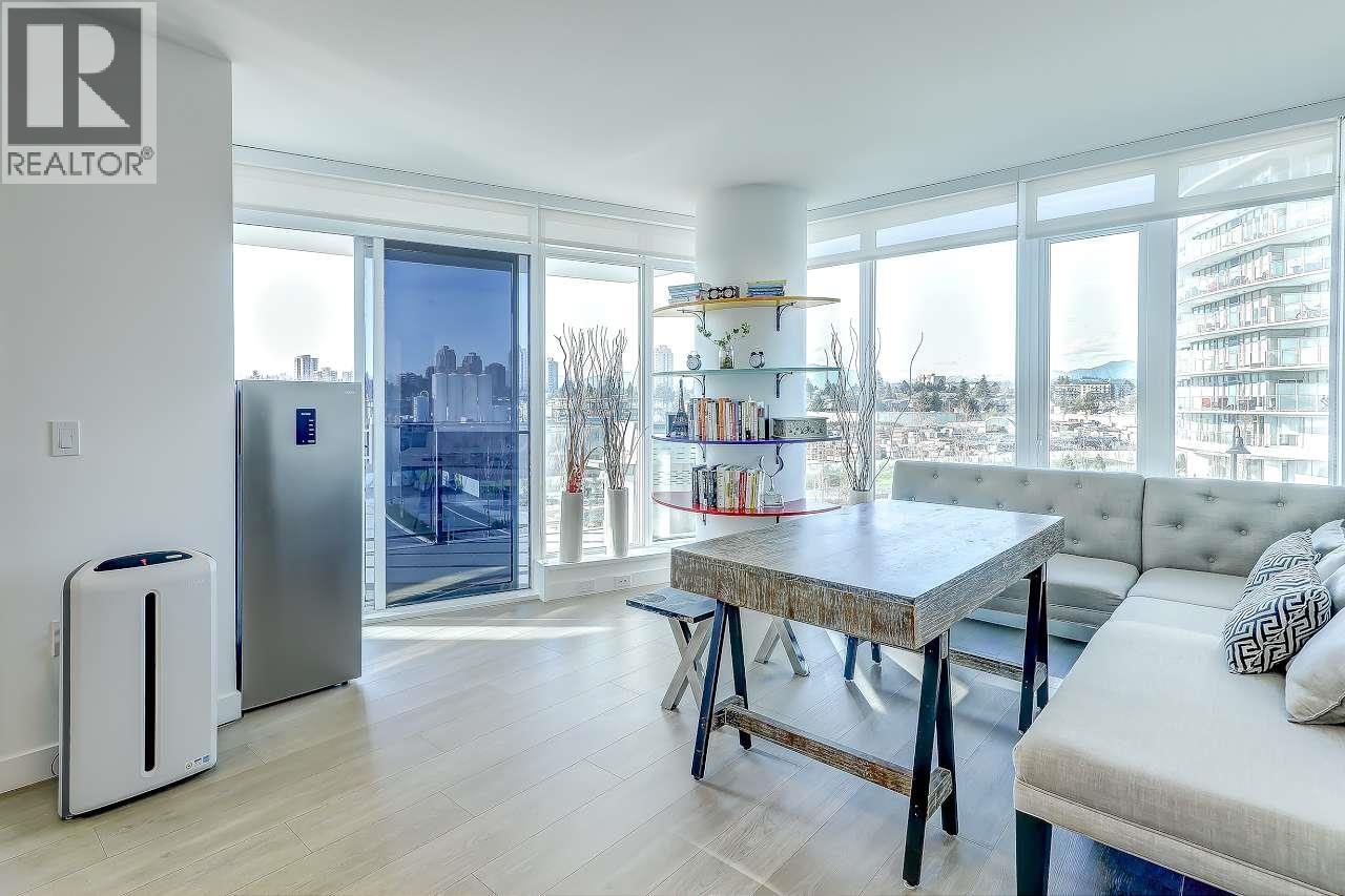 303 7683 PARK CRESCENT, Burnaby, British Columbia