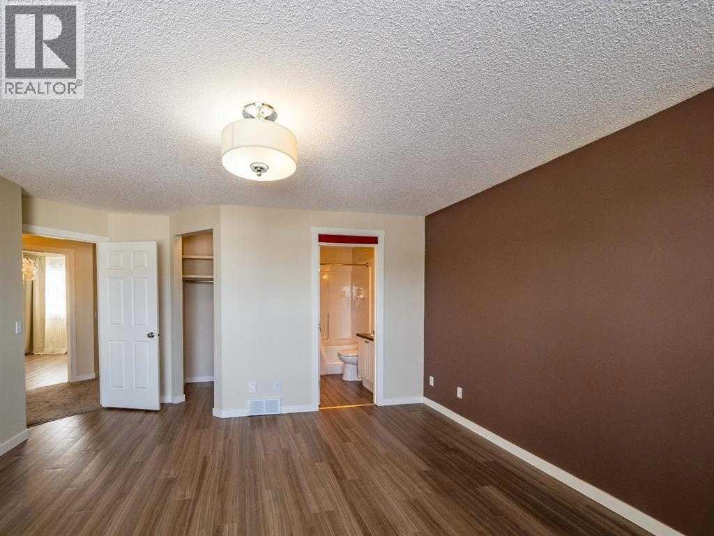 101 Westpoint Gardens, Calgary, Alberta  T3H 4M4 - Photo 11 - A2299192