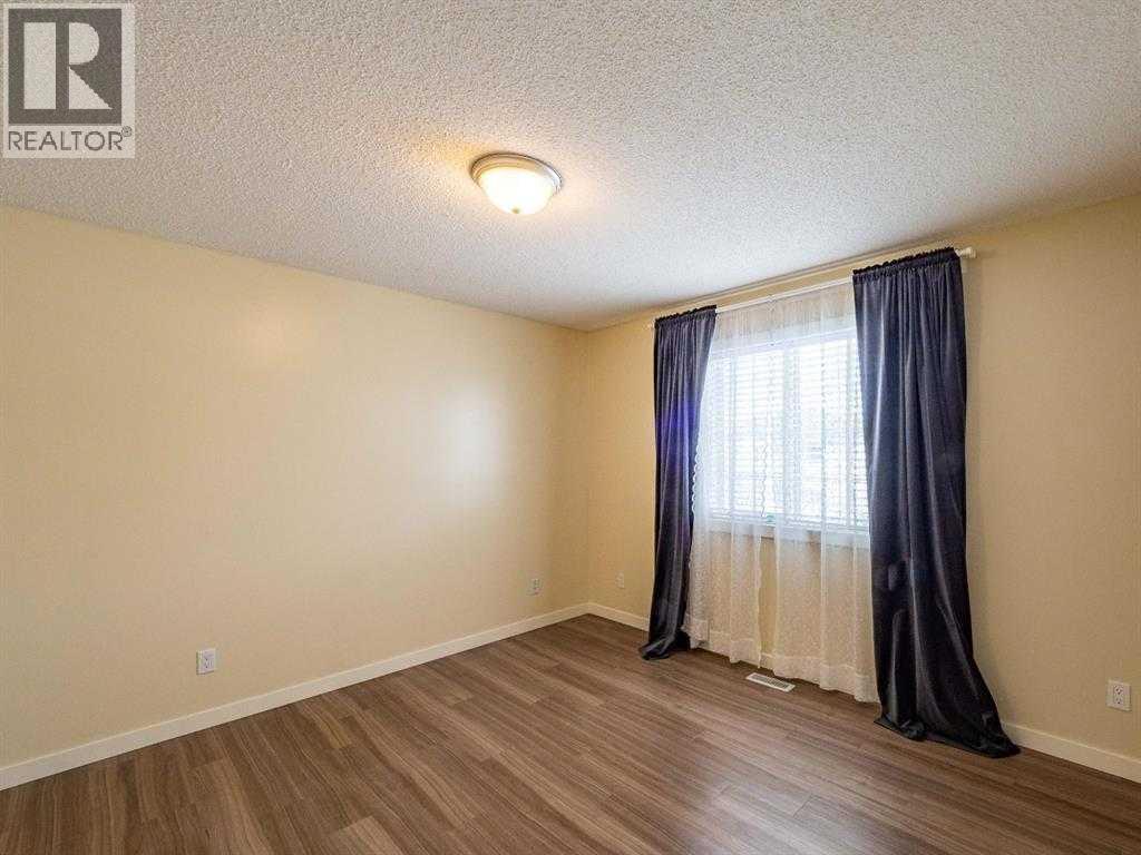 101 Westpoint Gardens, Calgary, Alberta  T3H 4M4 - Photo 14 - A2299192