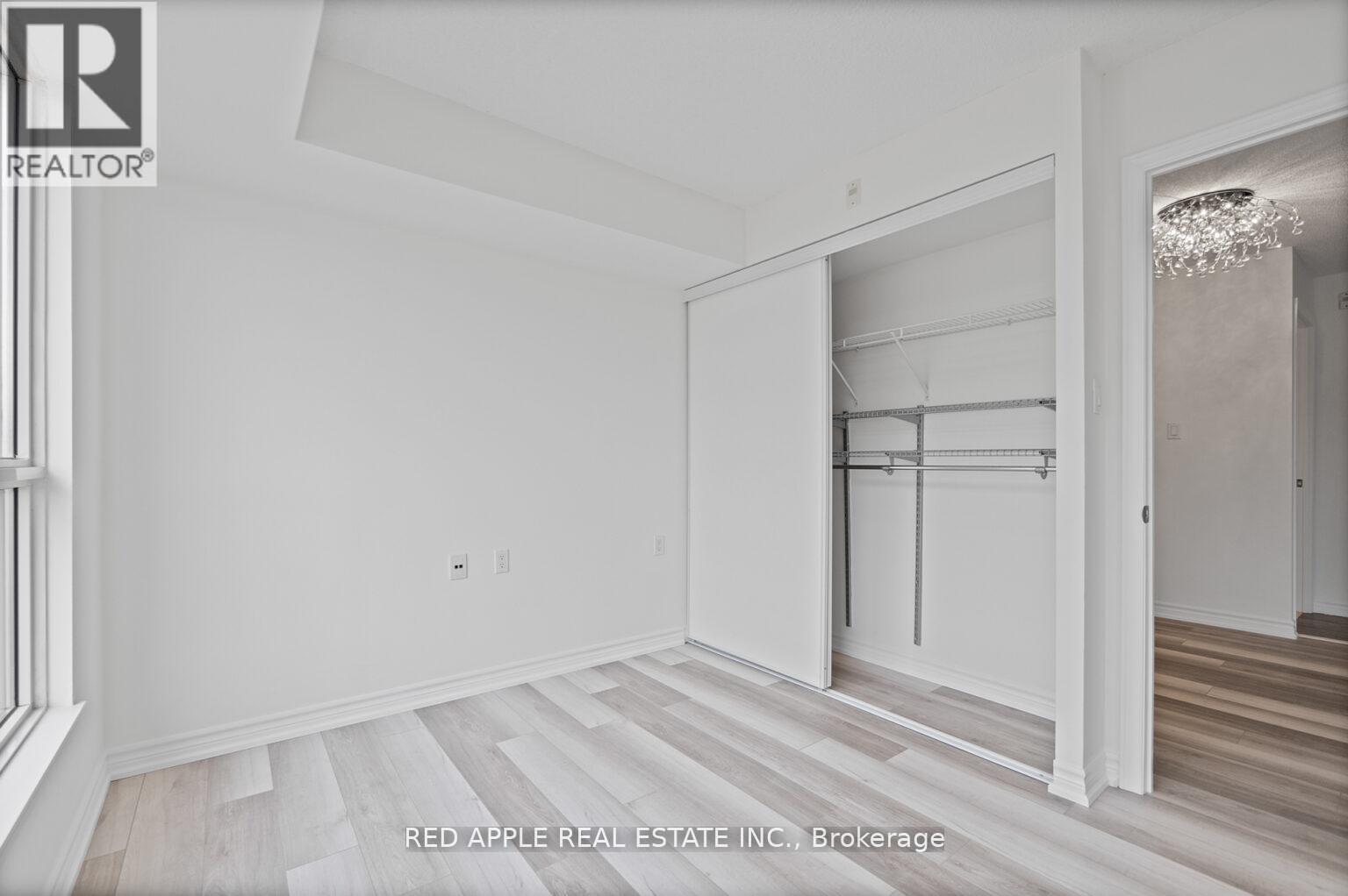 213 - 872 Sheppard Avenue W, Toronto, Ontario  M3H 5V5 - Photo 4 - C12726312