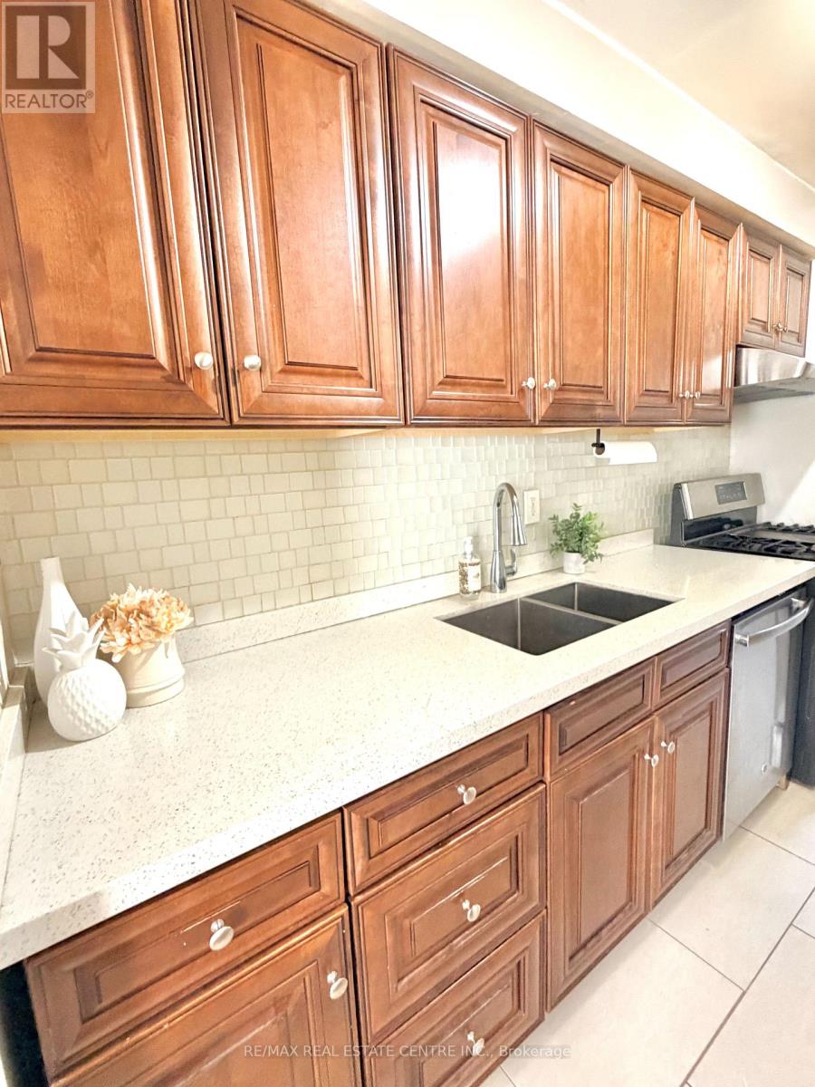 17 - 2755 Windwood Drive, Mississauga, Ontario  L5N 2C8 - Photo 9 - W12953320