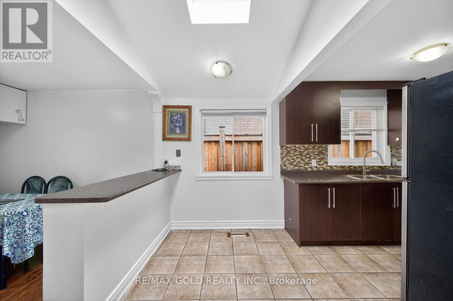 3031 Lafontaine Road, Mississauga, Ontario  L4T 1Z4 - Photo 15 - W12983492