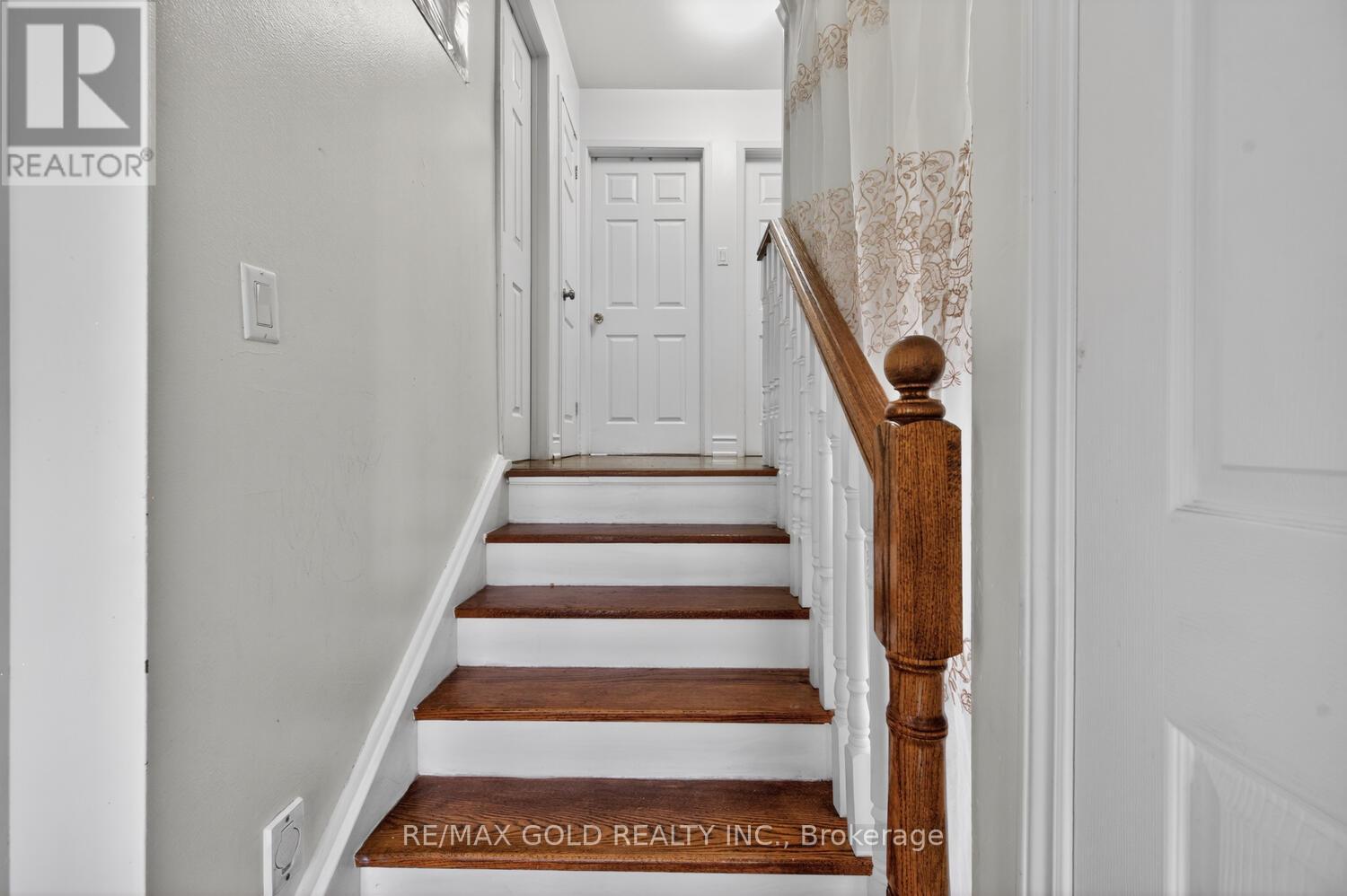 3031 Lafontaine Road, Mississauga, Ontario  L4T 1Z4 - Photo 19 - W12983492