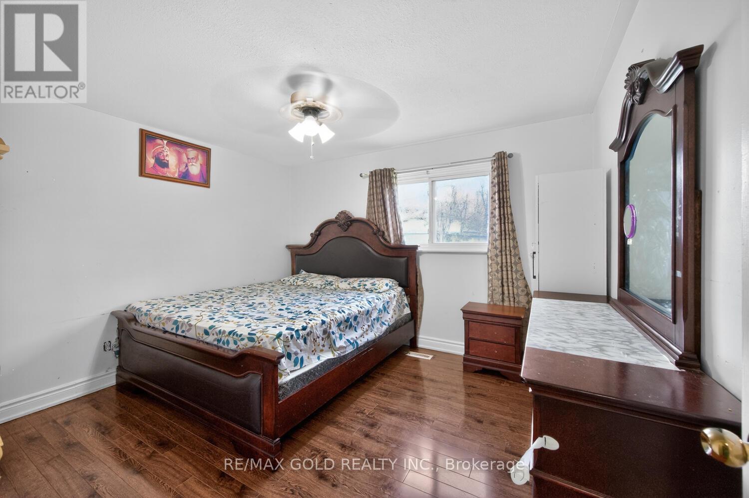 3031 Lafontaine Road, Mississauga, Ontario  L4T 1Z4 - Photo 21 - W12983492