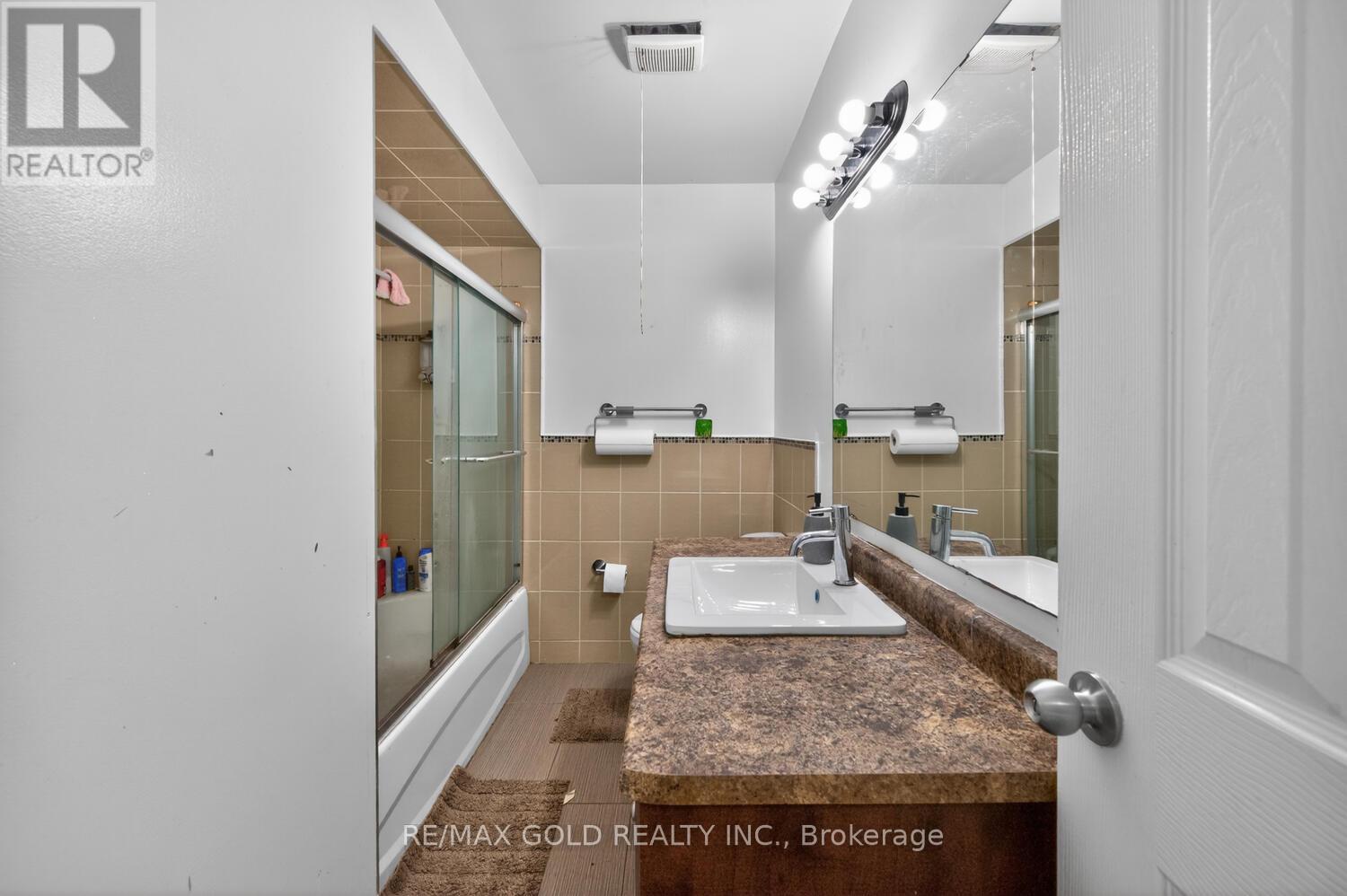 3031 Lafontaine Road, Mississauga, Ontario  L4T 1Z4 - Photo 26 - W12983492