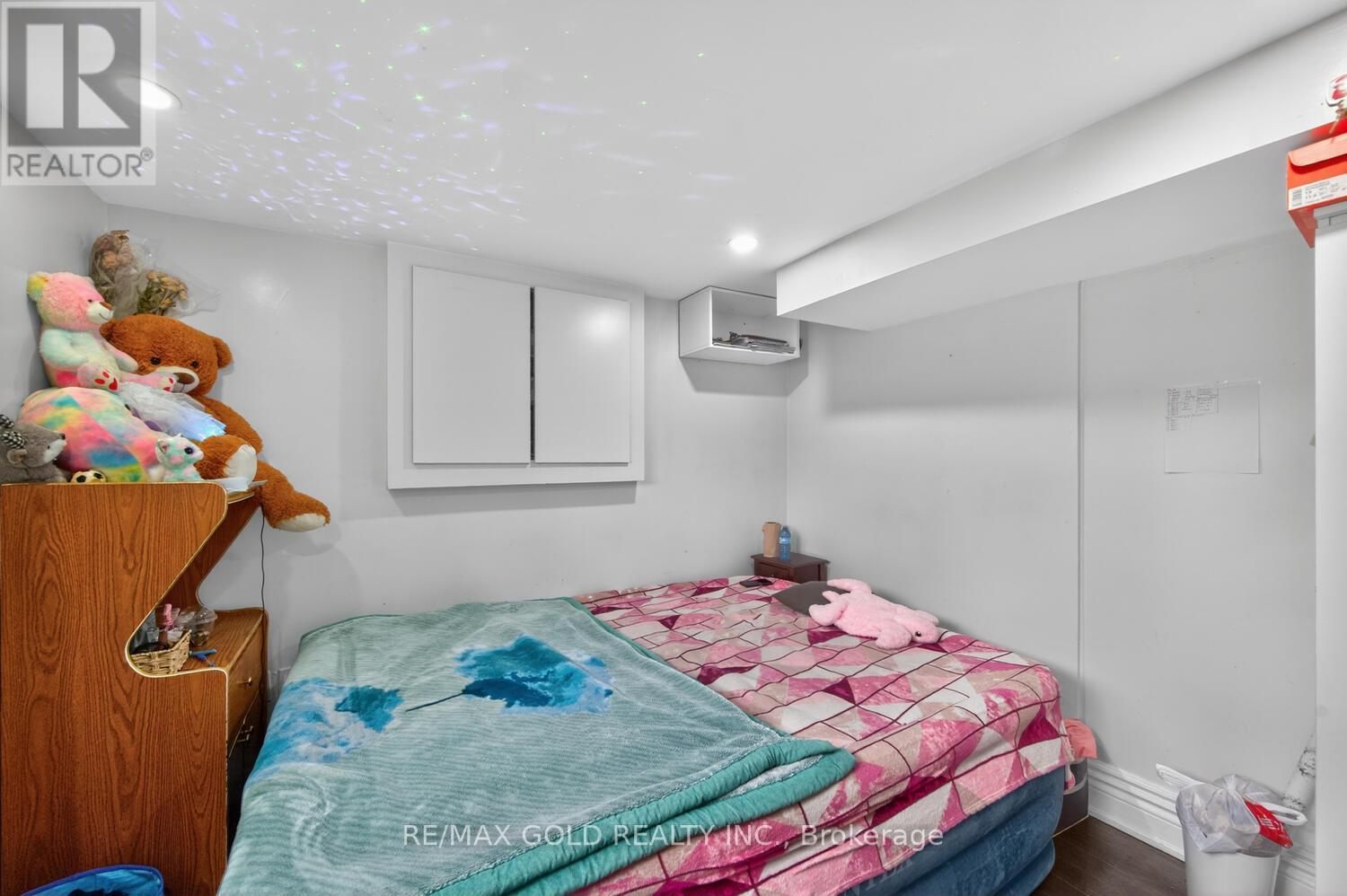 3031 Lafontaine Road, Mississauga, Ontario  L4T 1Z4 - Photo 34 - W12983492