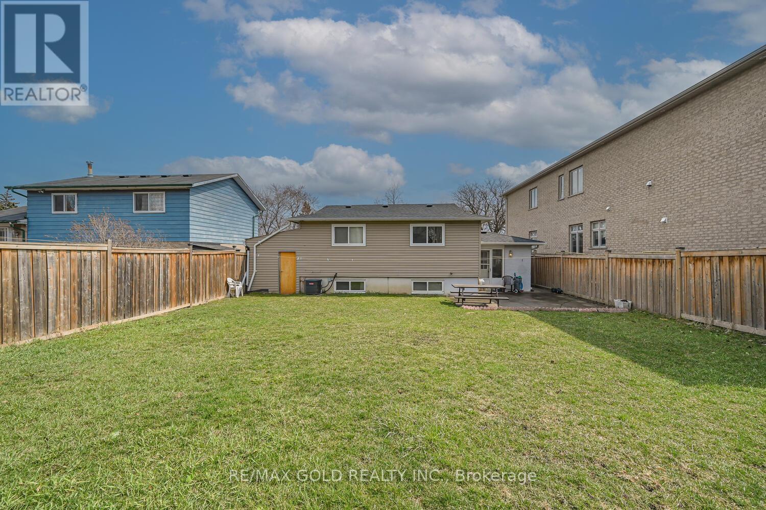 3031 Lafontaine Road, Mississauga, Ontario  L4T 1Z4 - Photo 39 - W12983492