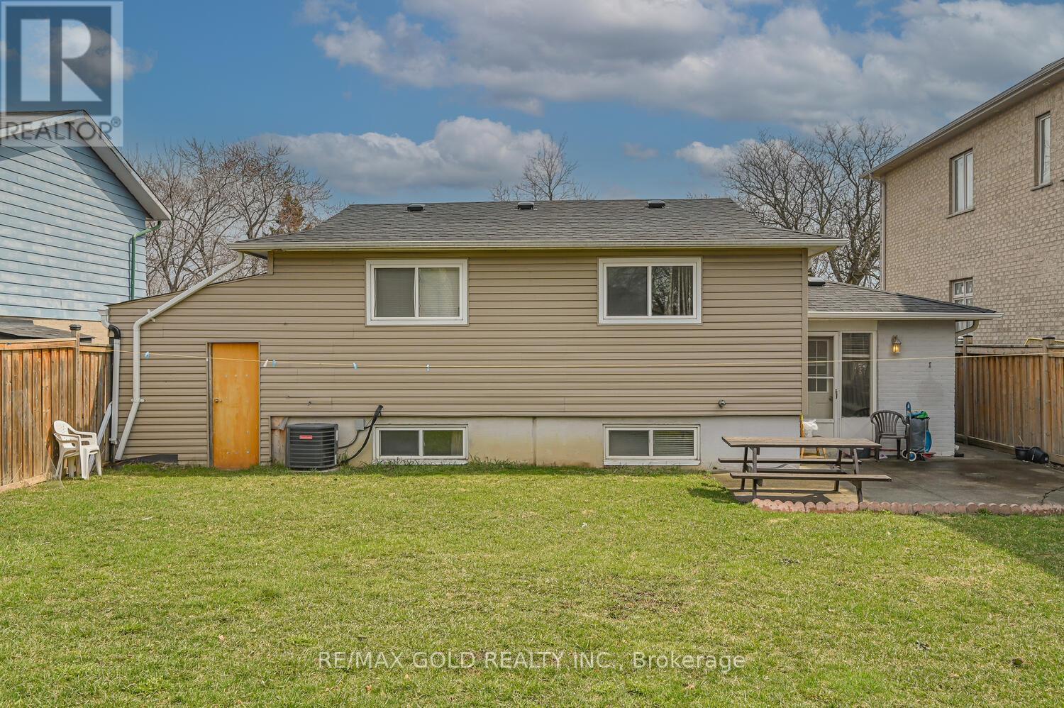 3031 Lafontaine Road, Mississauga, Ontario  L4T 1Z4 - Photo 40 - W12983492