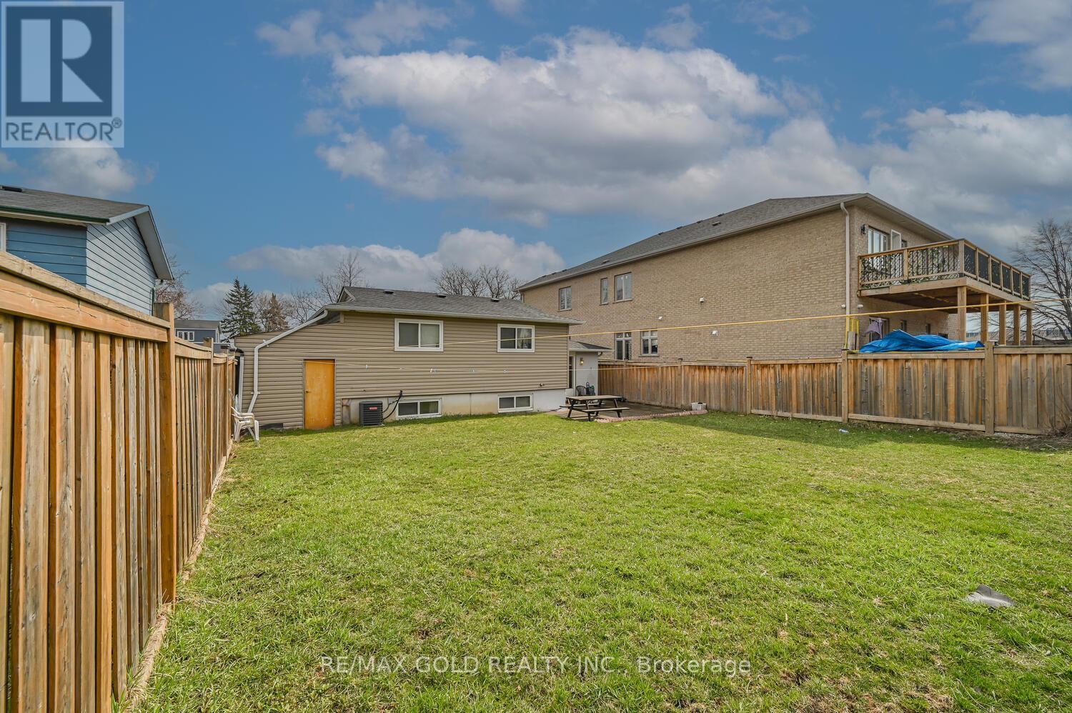 3031 Lafontaine Road, Mississauga, Ontario  L4T 1Z4 - Photo 41 - W12983492