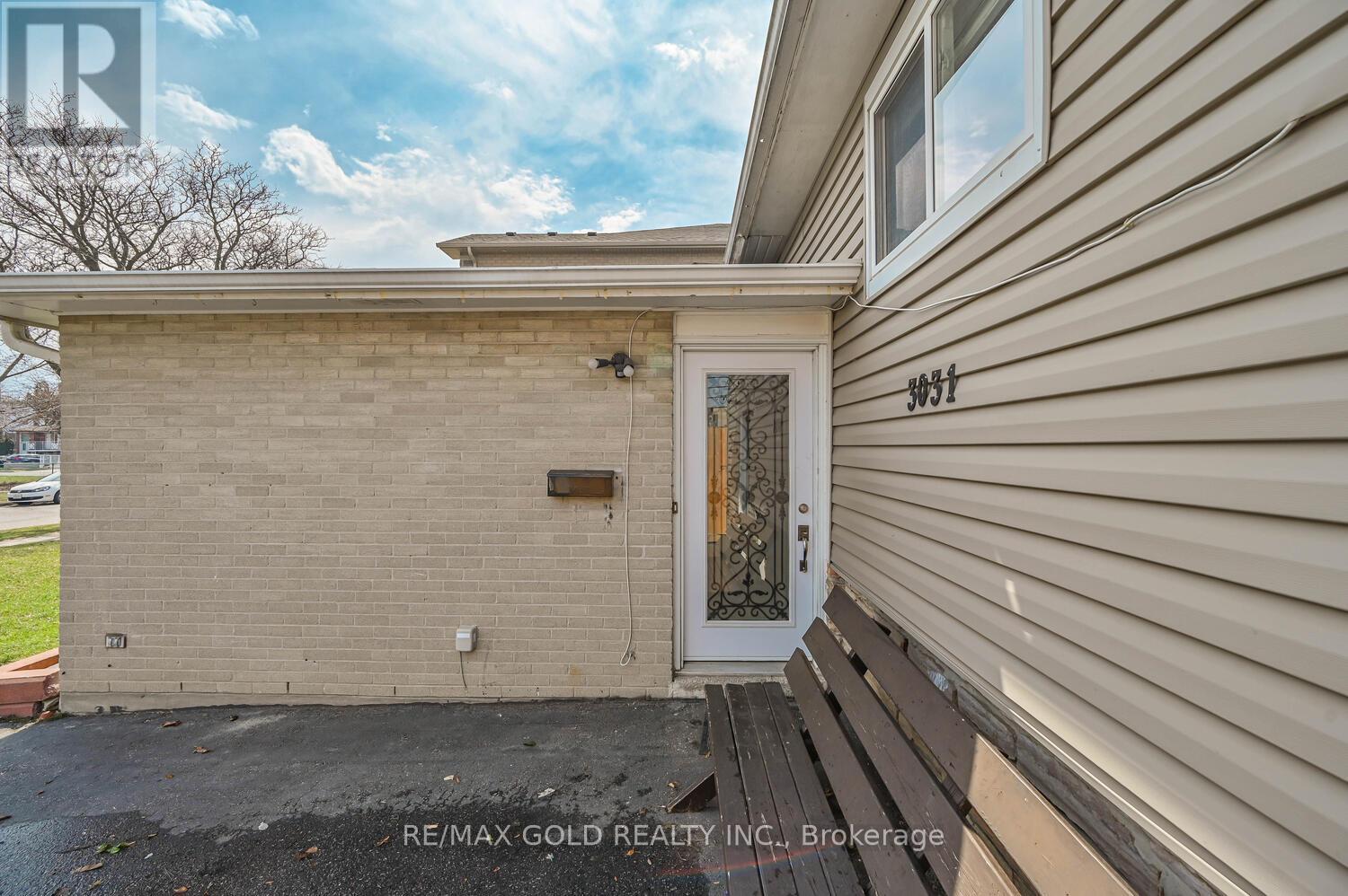 3031 Lafontaine Road, Mississauga, Ontario  L4T 1Z4 - Photo 42 - W12983492