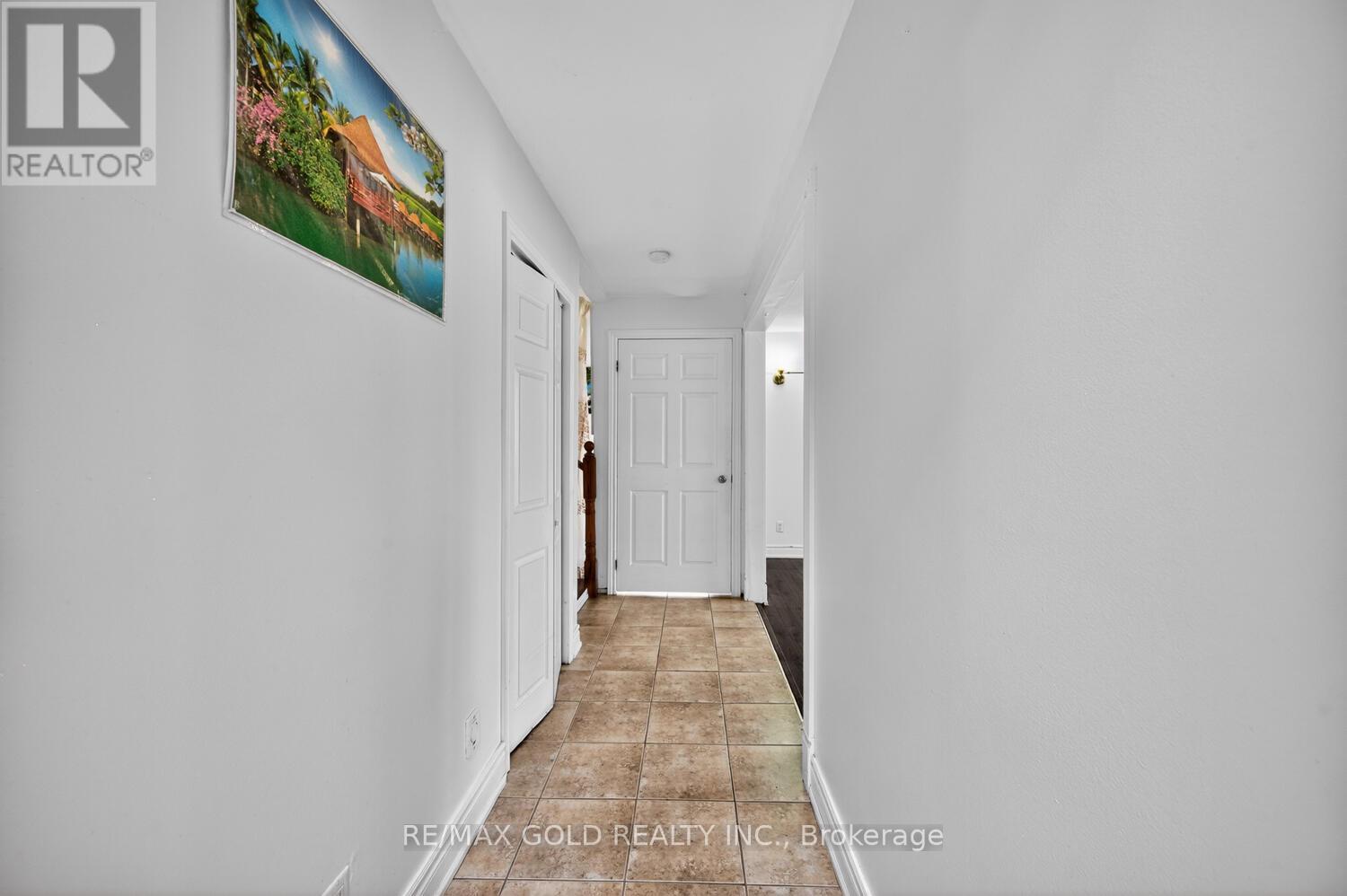 3031 Lafontaine Road, Mississauga, Ontario  L4T 1Z4 - Photo 6 - W12983492