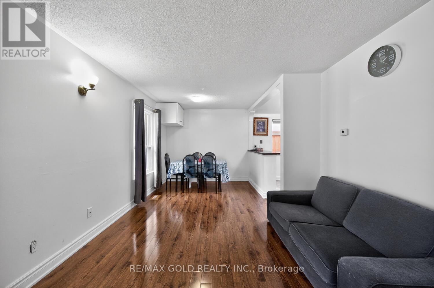 3031 Lafontaine Road, Mississauga, Ontario  L4T 1Z4 - Photo 7 - W12983492