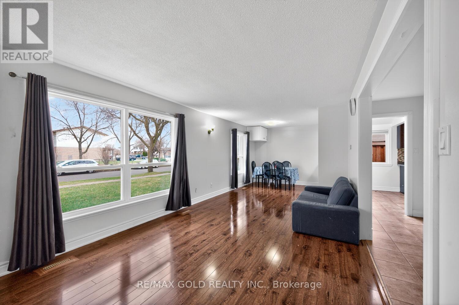 3031 Lafontaine Road, Mississauga, Ontario  L4T 1Z4 - Photo 9 - W12983492