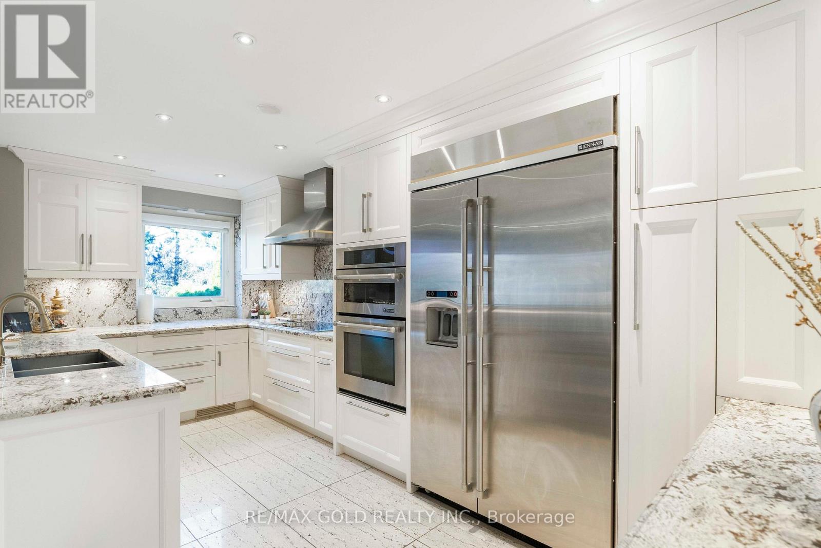 4187 Trellis Crescent, Mississauga, Ontario  L5L 2M1 - Photo 6 - W12983516