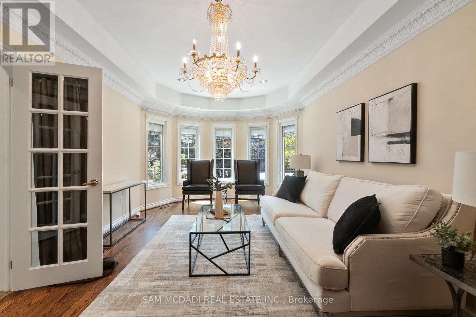 2339 Glengarry Road, Mississauga, Ontario  L5C 1Y1 - Photo 4 - W12983590