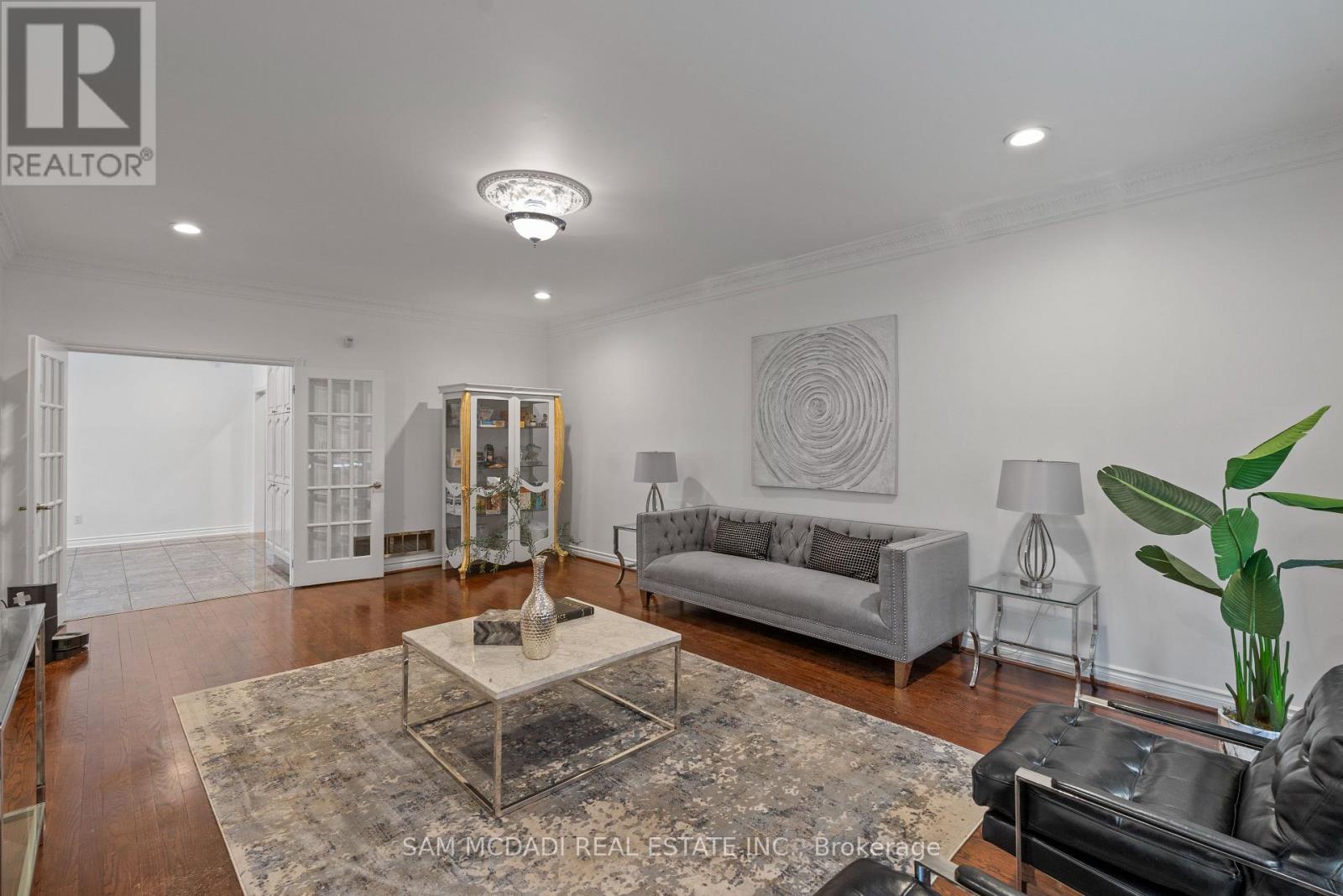 2339 Glengarry Road, Mississauga, Ontario  L5C 1Y1 - Photo 8 - W12983590