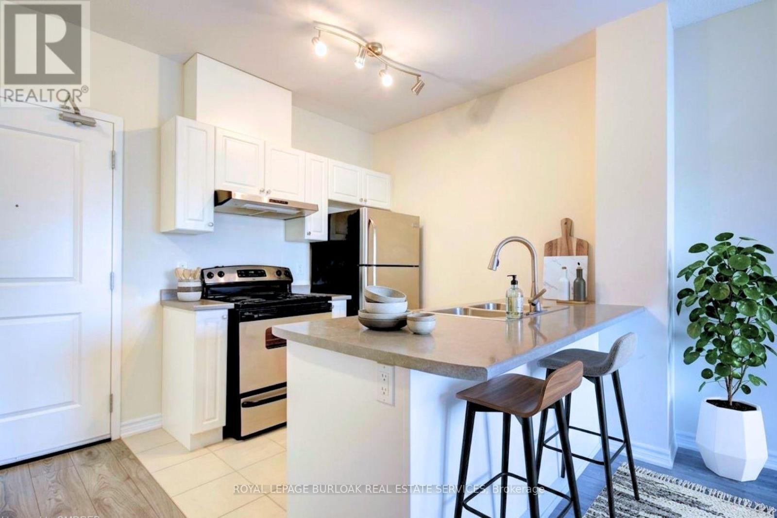 308 - 1360 Costigan Road, Milton, Ontario  L9T 0Y8 - Photo 4 - W12983616