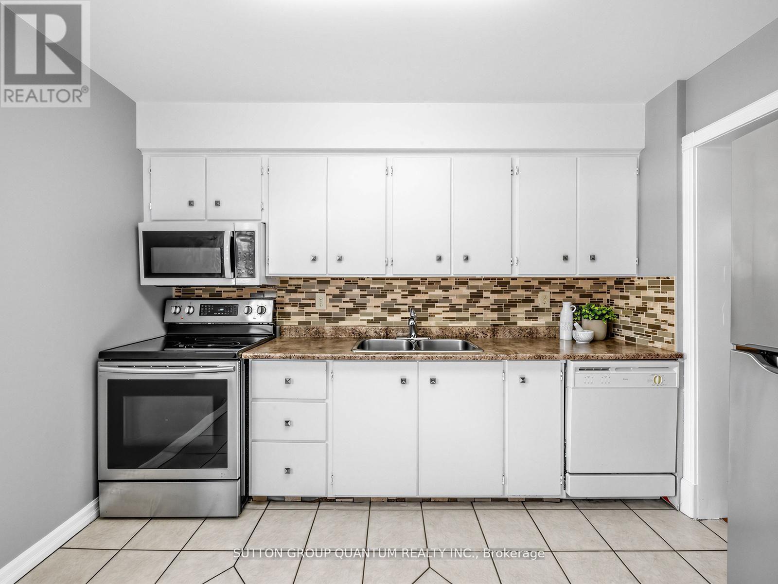 30 - 3665 Flamewood Drive, Mississauga, Ontario  L4Y 3P5 - Photo 18 - W12983618