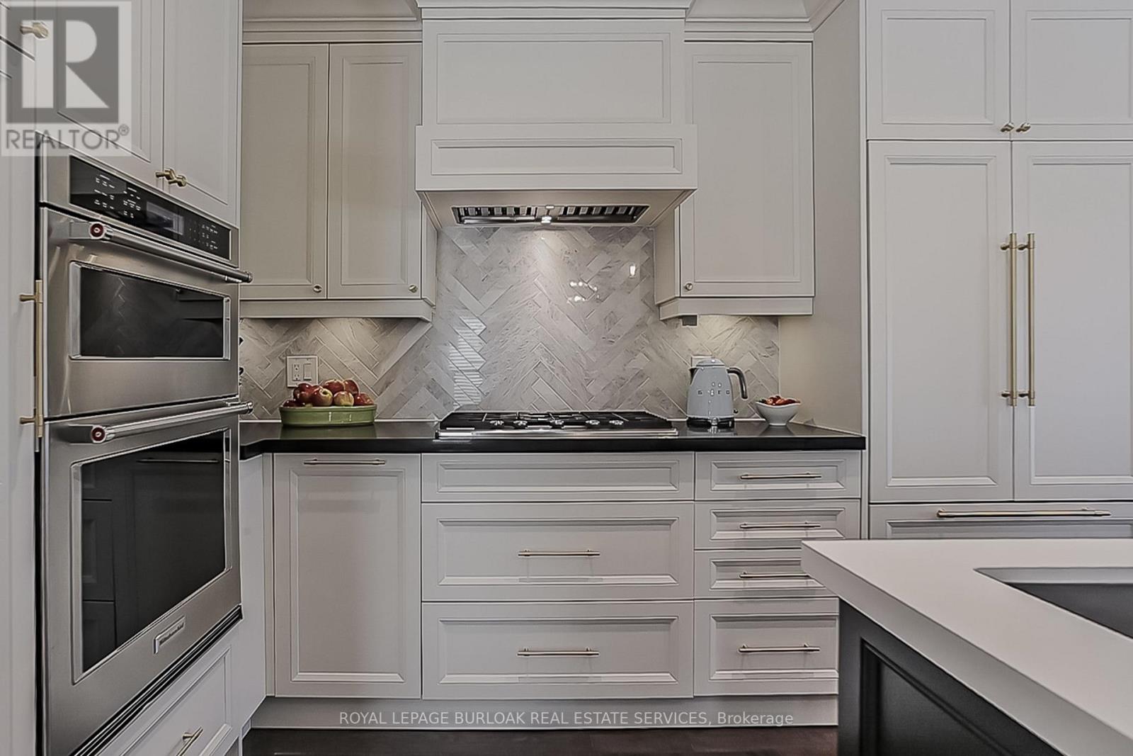 1375 Langdale Crescent, Oakville, Ontario  L6H 2K7 - Photo 11 - W12983666