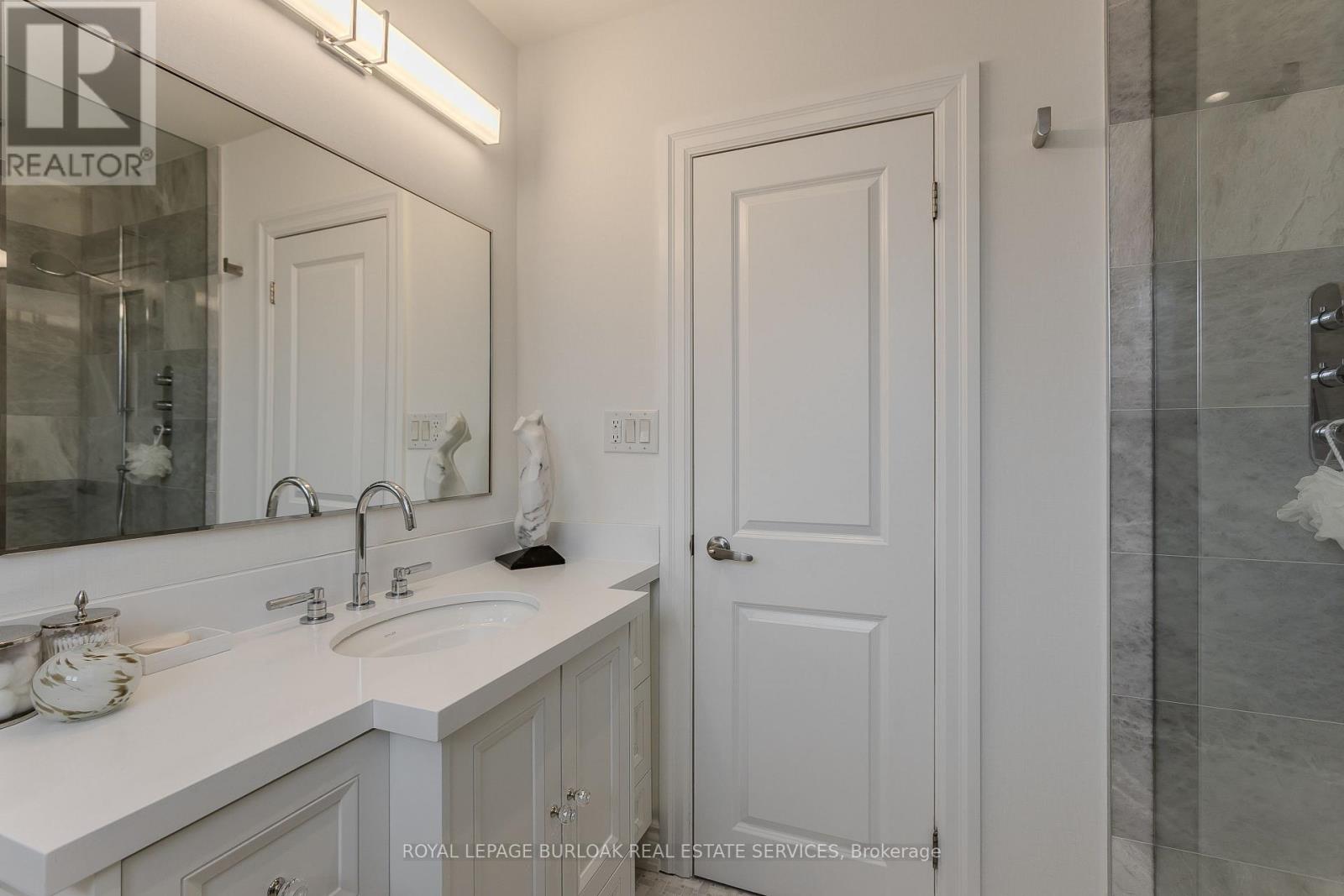 1375 Langdale Crescent, Oakville, Ontario  L6H 2K7 - Photo 19 - W12983666