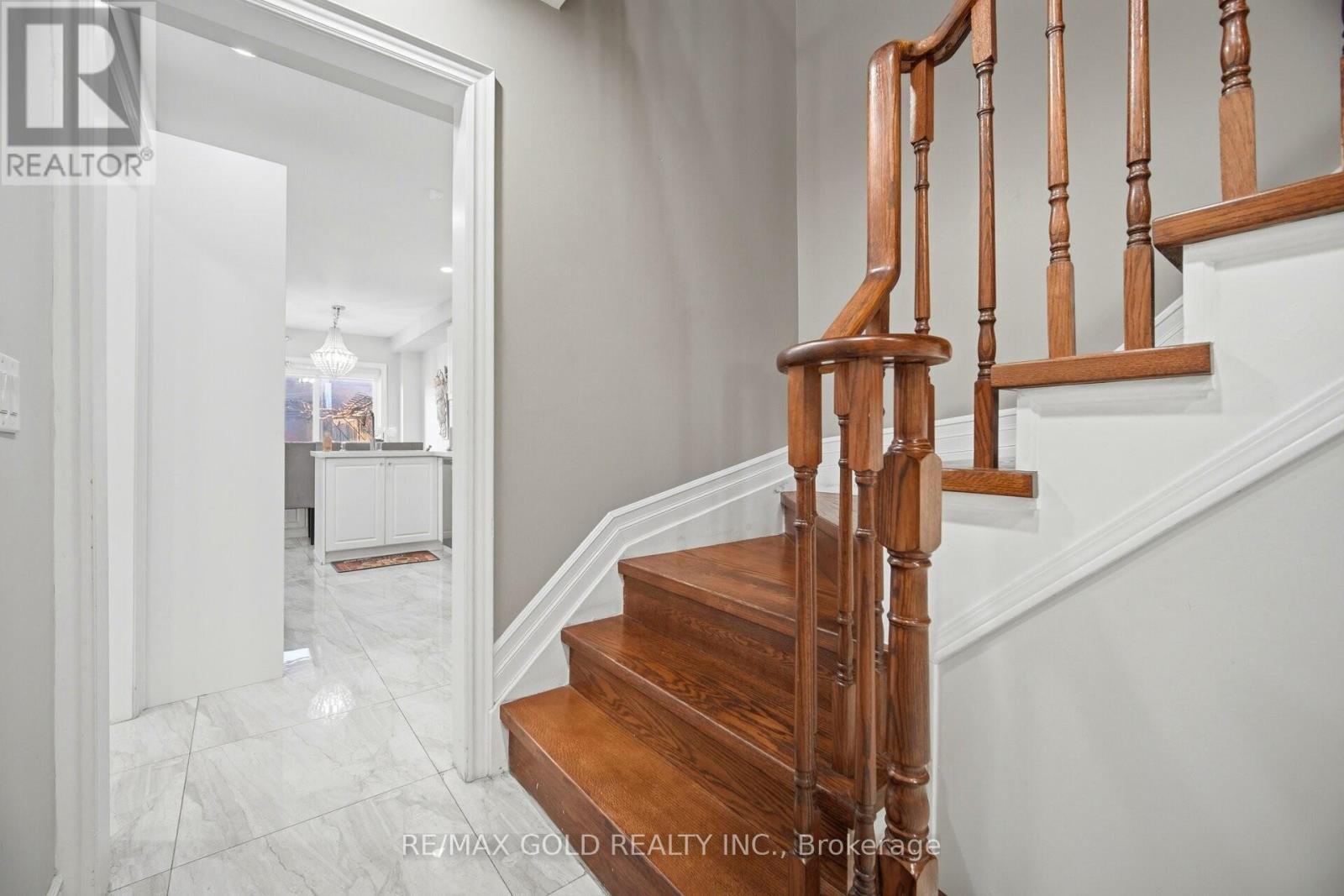 16 Flower Trail, Brampton, Ontario  L6P 1P1 - Photo 12 - W12983694