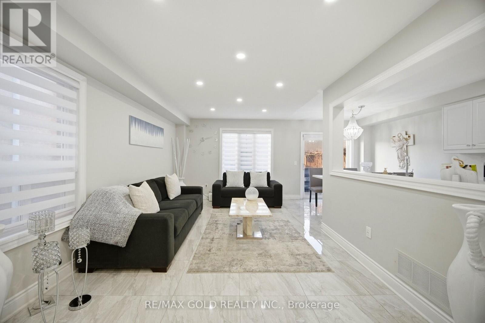 16 Flower Trail, Brampton, Ontario  L6P 1P1 - Photo 6 - W12983694