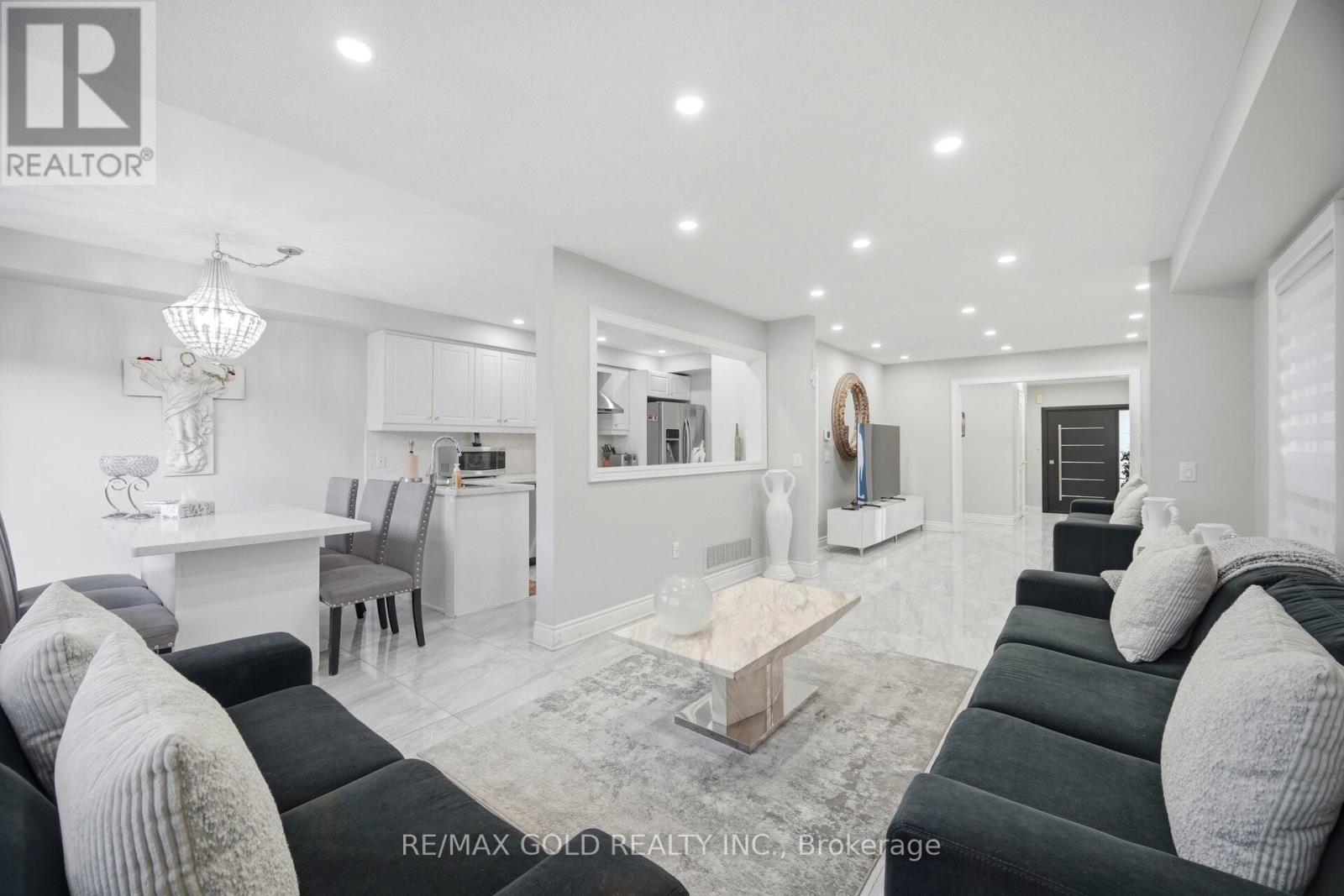 16 Flower Trail, Brampton, Ontario  L6P 1P1 - Photo 7 - W12983694