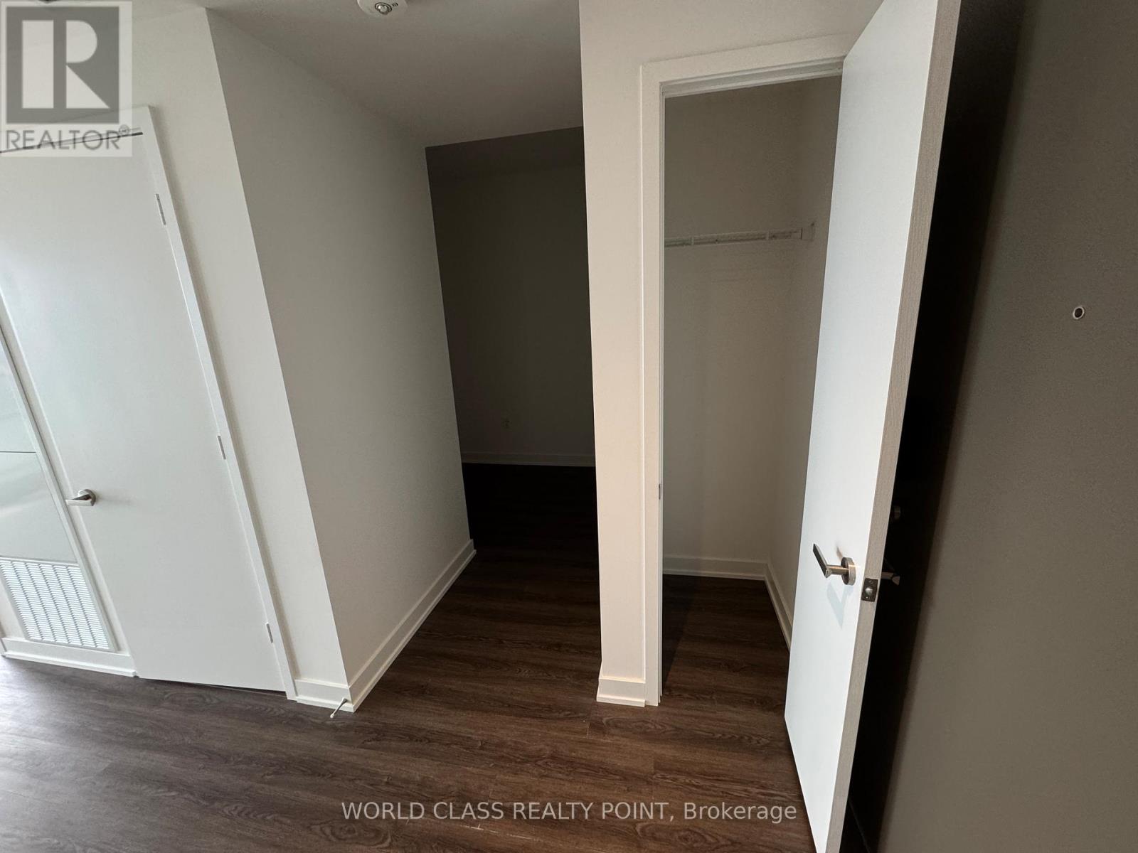 1109 - 448 Burnhamthorpe Road W, Mississauga, Ontario  L5B 0R4 - Photo 15 - W12983706