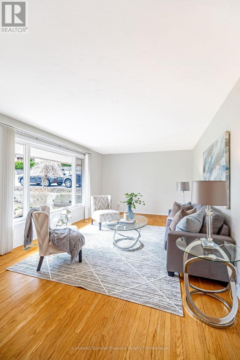 65 John Street, Halton Hills, Ontario L7G 2J9 - Photo 10 - W12983716