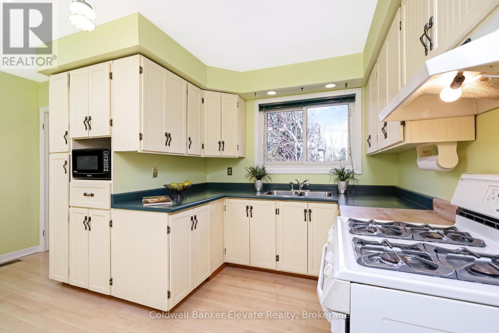 65 John Street, Halton Hills, Ontario L7G 2J9 - Photo 15 - W12983716