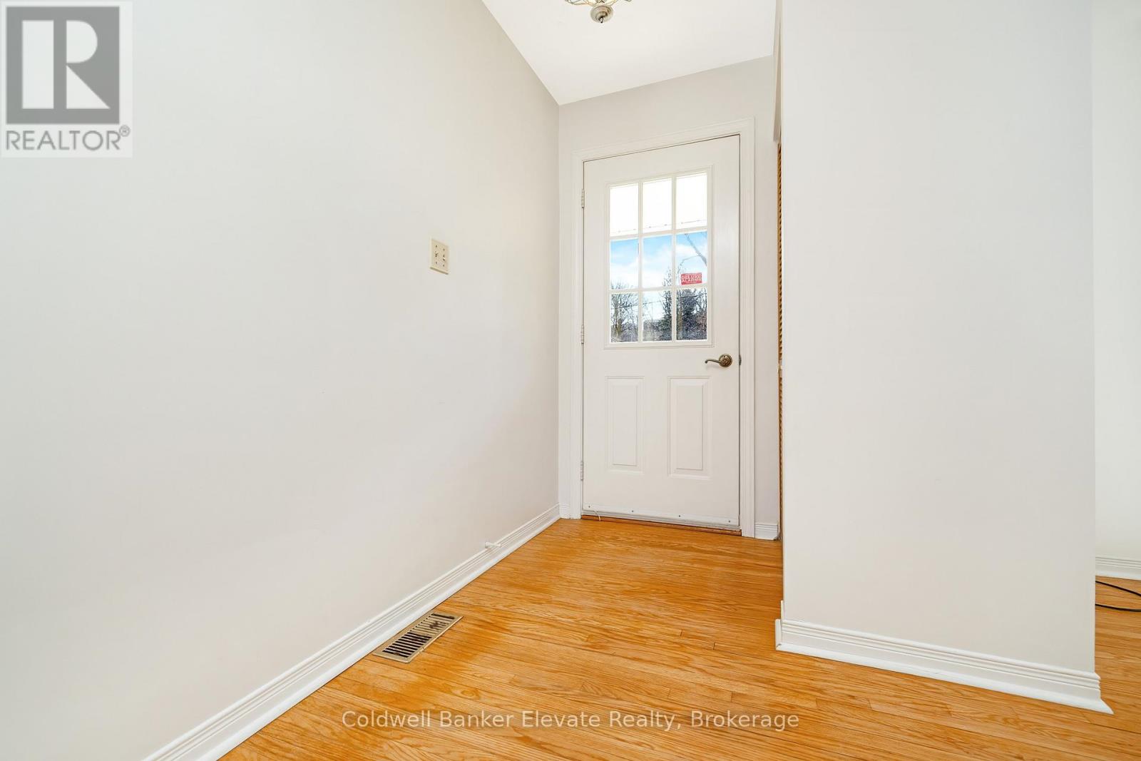 65 John Street, Halton Hills, Ontario L7G 2J9 - Photo 8 - W12983716