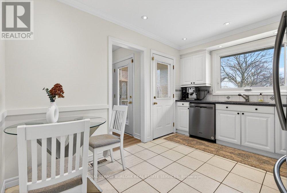 578 Holly Hill Crescent, Burlington, Ontario  L7L 3Z7 - Photo 14 - W12983720