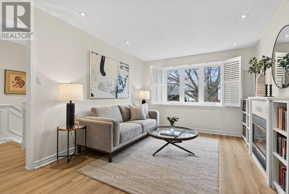 578 Holly Hill Crescent, Burlington, Ontario  L7L 3Z7 - Photo 8 - W12983720