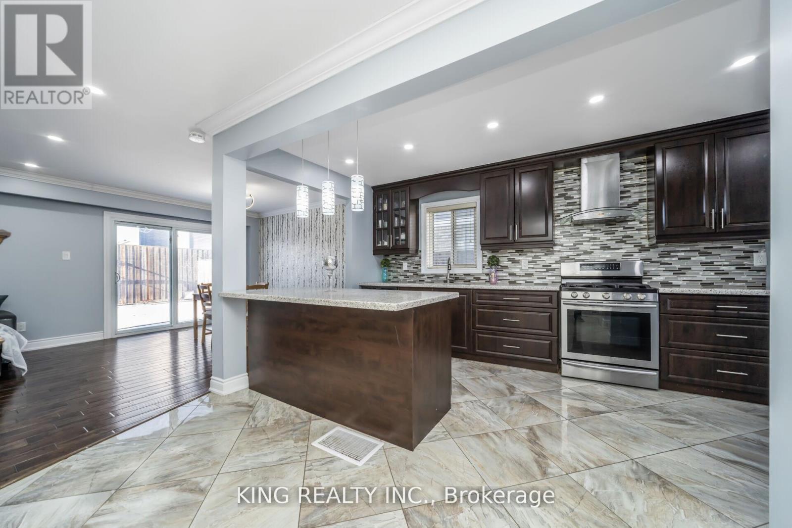 3 Nottawasaga Crescent, Brampton, Ontario  L6Z 1B8 - Photo 8 - W12983726