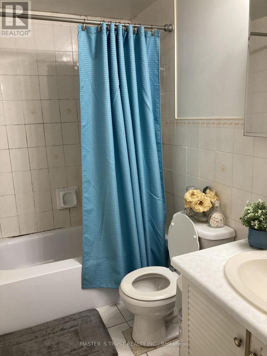 72 - 246 John Garland Boulevard, Toronto, Ontario M9V 1N8 - Photo 16 - W12983750