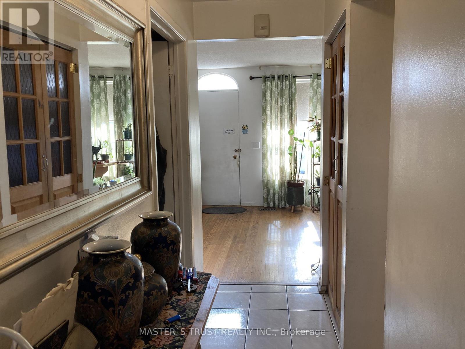 72 - 246 John Garland Boulevard, Toronto, Ontario M9V 1N8 - Photo 4 - W12983750