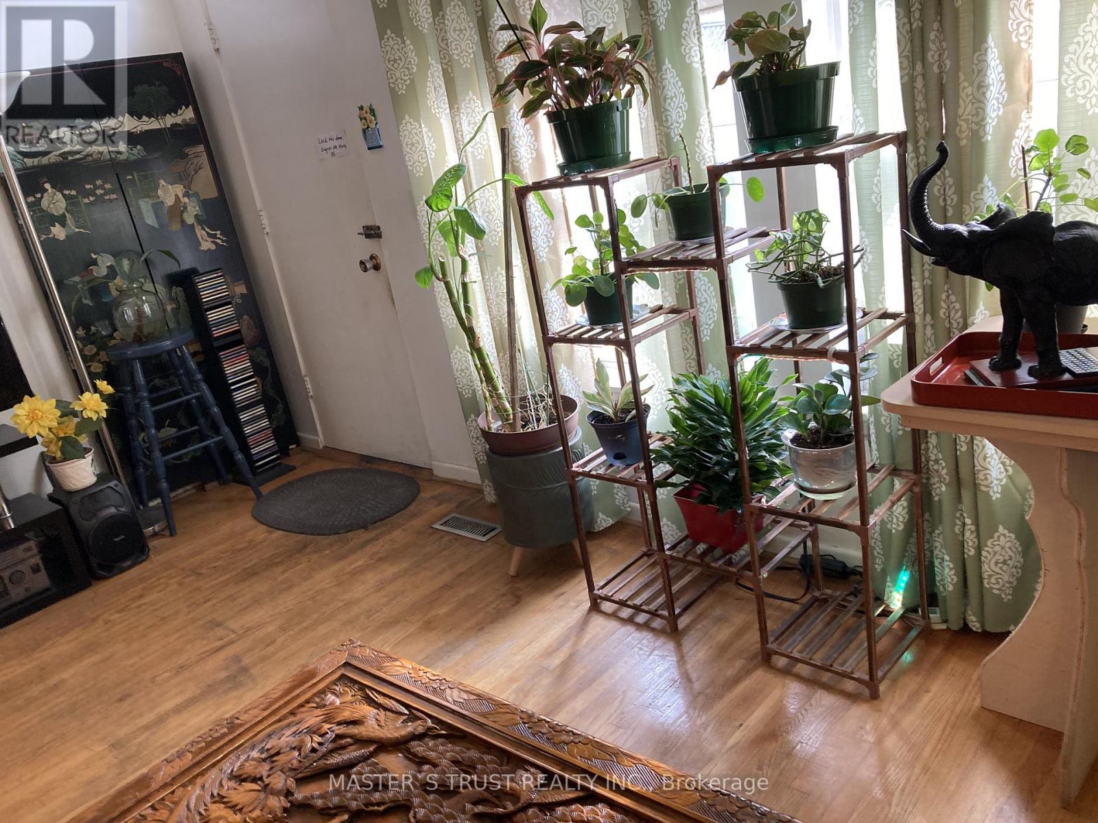 72 - 246 John Garland Boulevard, Toronto, Ontario M9V 1N8 - Photo 6 - W12983750