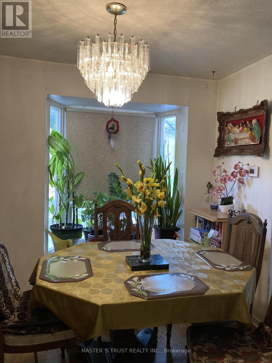 72 - 246 John Garland Boulevard, Toronto, Ontario M9V 1N8 - Photo 8 - W12983750