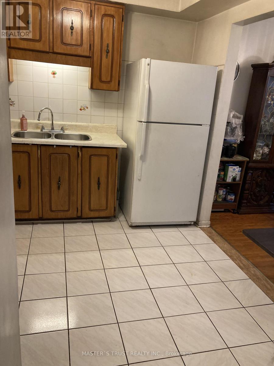 72 - 246 John Garland Boulevard, Toronto, Ontario M9V 1N8 - Photo 9 - W12983750