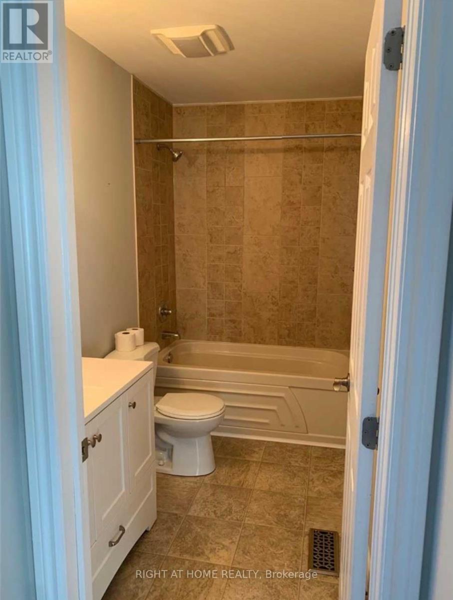 829 Farmstead Drive, Milton, Ontario  L9T 8J6 - Photo 10 - W12983820