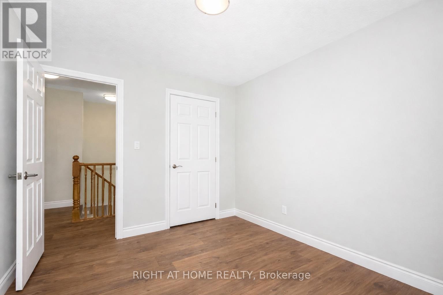 829 Farmstead Drive, Milton, Ontario  L9T 8J6 - Photo 11 - W12983820