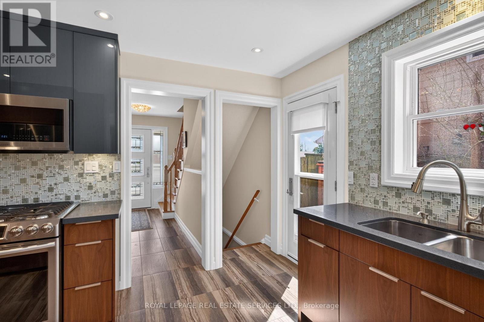 141 Oakdale Drive, Oakville, Ontario  L6H 1J4 - Photo 18 - W12983852