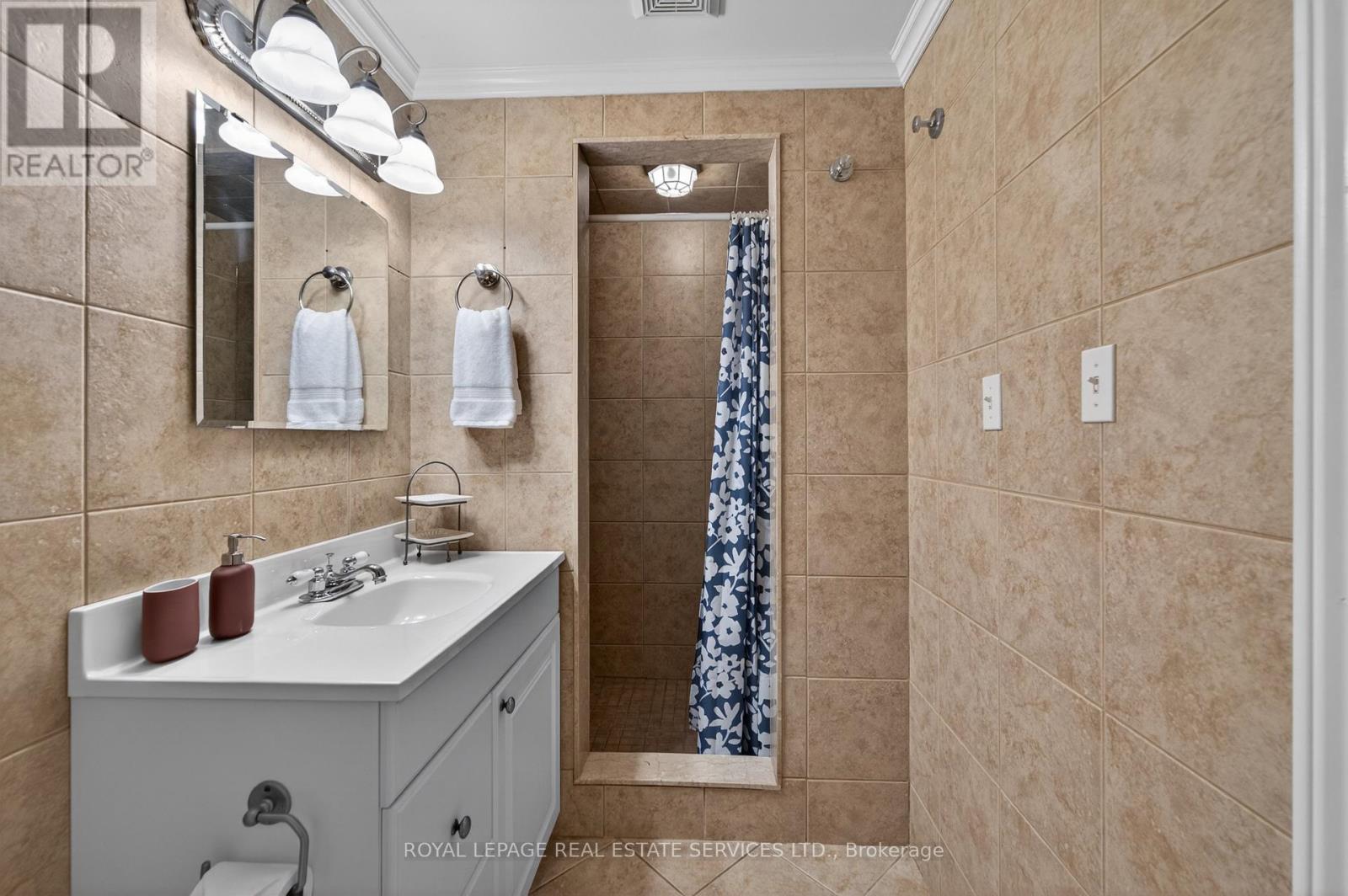 141 Oakdale Drive, Oakville, Ontario  L6H 1J4 - Photo 40 - W12983852