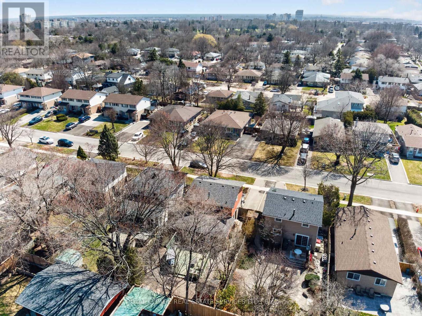 141 Oakdale Drive, Oakville, Ontario  L6H 1J4 - Photo 49 - W12983852