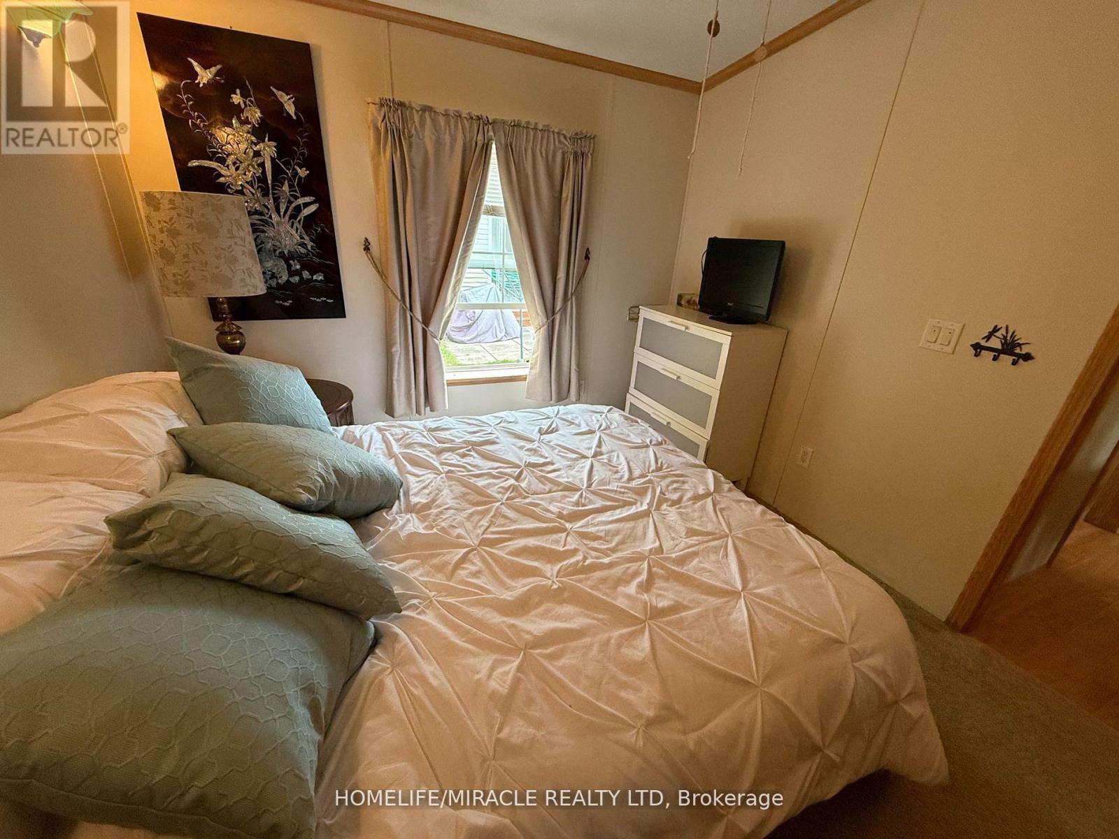 11 Grandview Drive, Peterborough, Ontario  K0L 2G0 - Photo 9 - X12983624